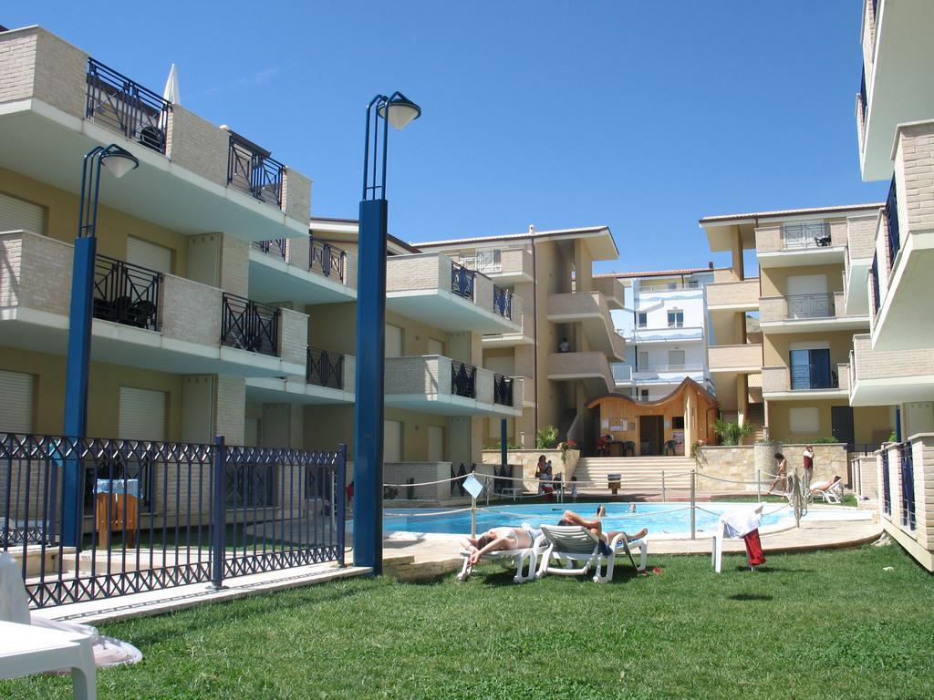 Green Bay Village Pineto Exterior photo